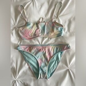 TOP: Hollister Pastel Bikini